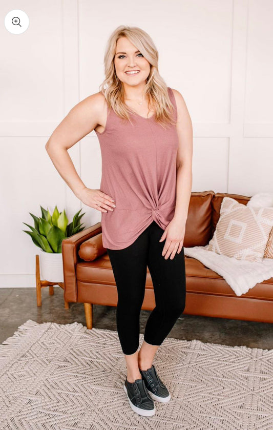 Anchored Arrows Classic Comfort CAPRI LENGTH leggings in black w/pockets