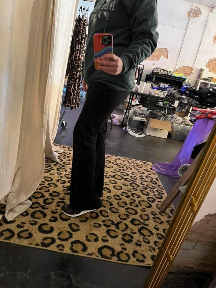 L ONLY Anchored Arrows Relaxed Yoga Pants in Black w/pockets