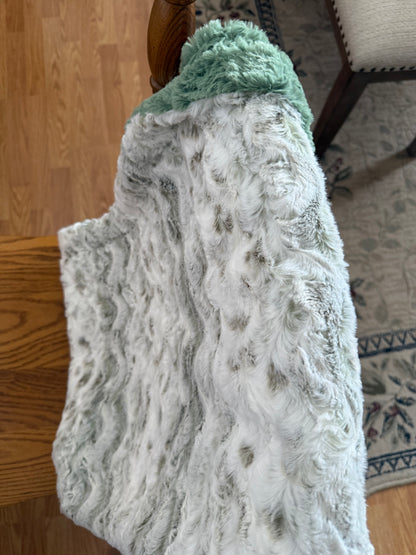 SMALL Minky Blanket Basil Snowy Owl & Basil Glacier