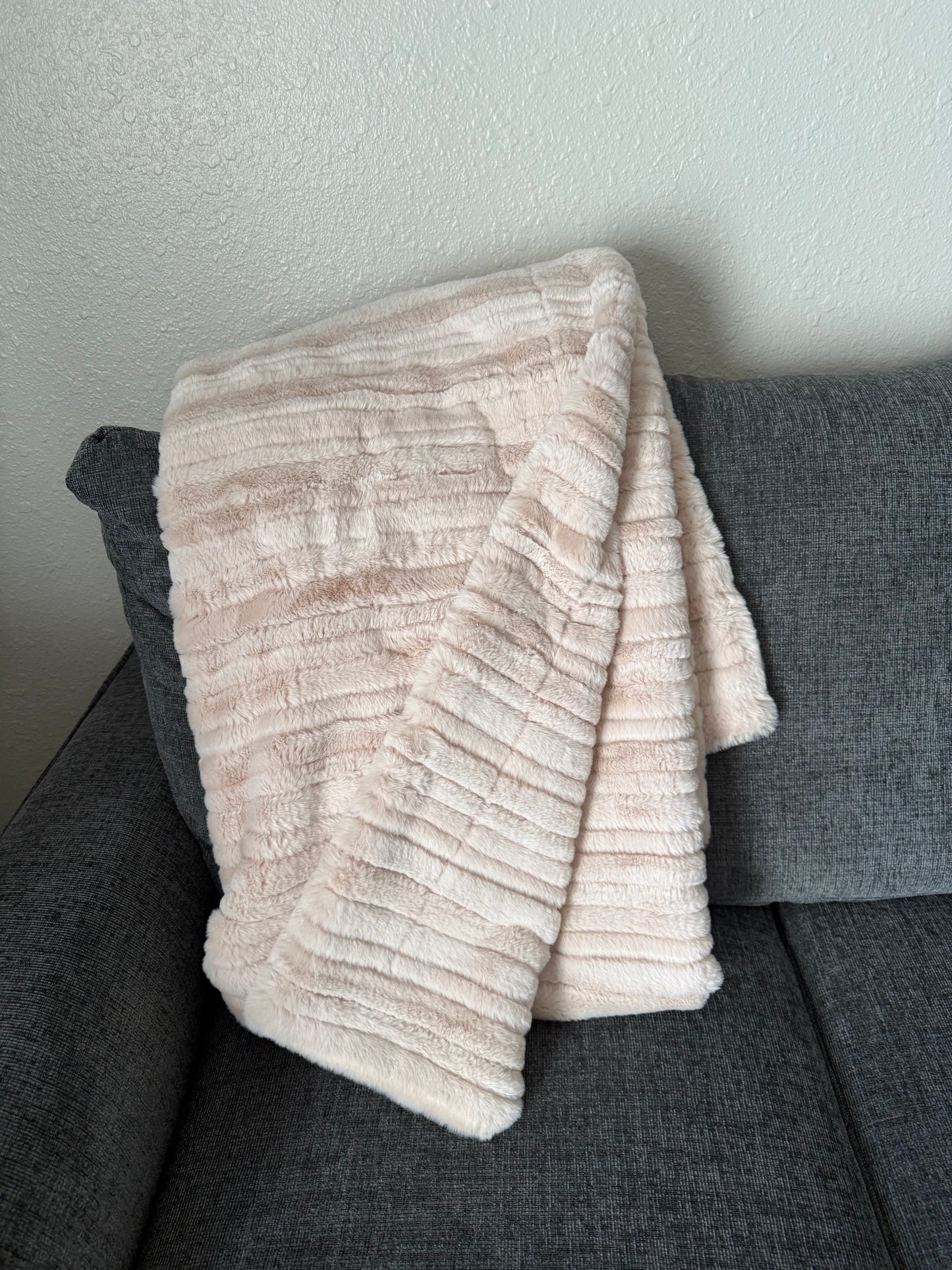 MEDIUM Premium Minky Blanket - Crystal Vienna