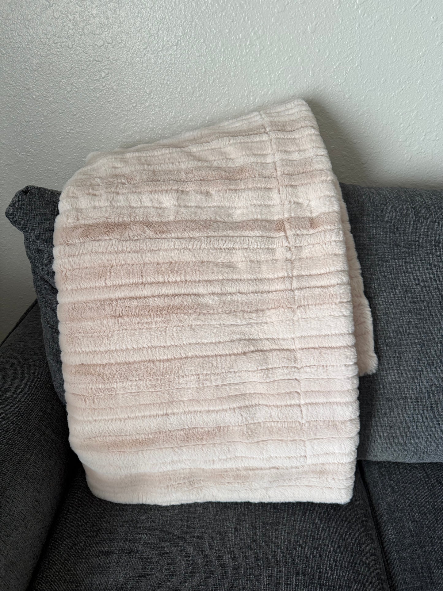 MEDIUM Premium Minky Blanket - Crystal Vienna