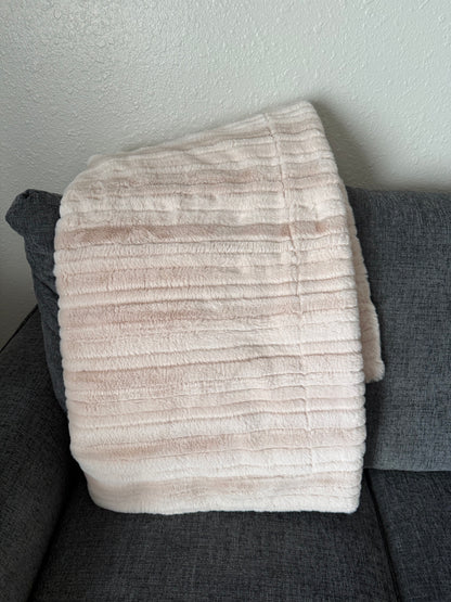 MEDIUM Premium Minky Blanket - Crystal Vienna