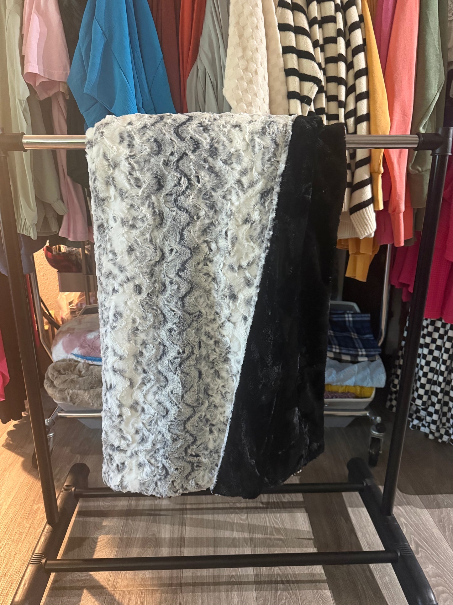 XL Minky Blanket - Black Snowy Owl/Caviar Hide