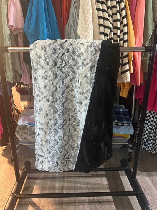 XL Minky Blanket - Black Snowy Owl/Caviar Hide