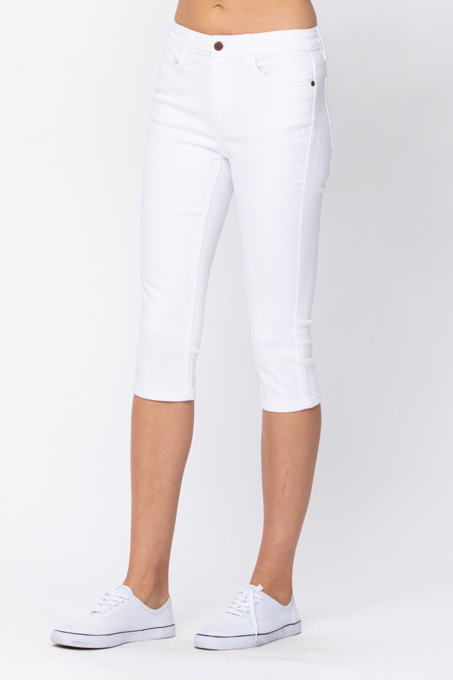 Judy Blue: White Capri Denim