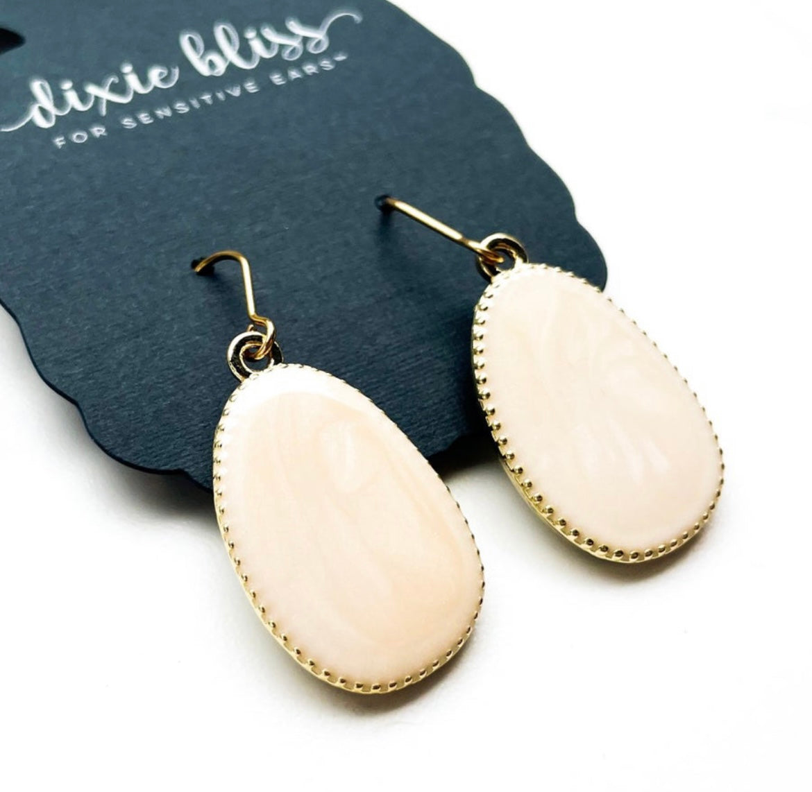 Keep It Simple in French Macaron - Dixie Bliss - Dangle Earring