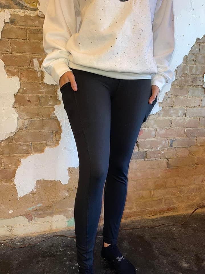 PRE-ORDER Anchored Arrows Classic Comfort Full Length Leggings in black w/pockets